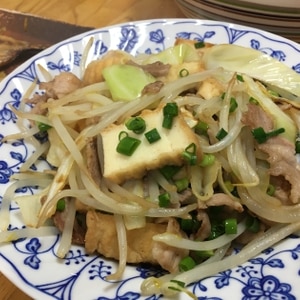 厚揚げ・ネギ・もやしのピリ辛炒め　（我が家の味）